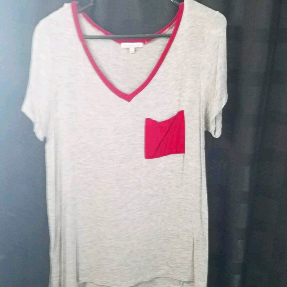 Gray and red tee